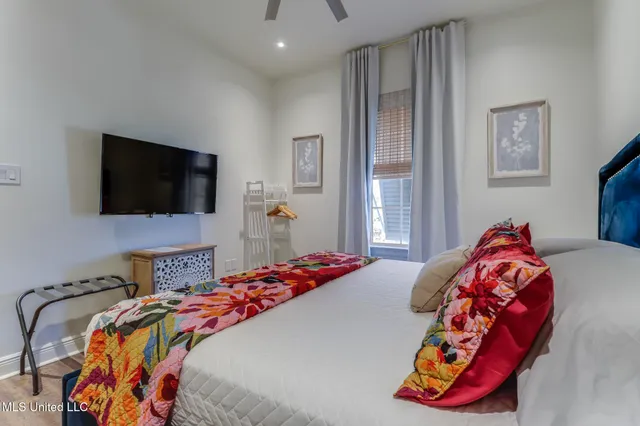 $2,000 | 699 Dunbar Avenue, Unit 303, Bay St. Louis, MS 39520