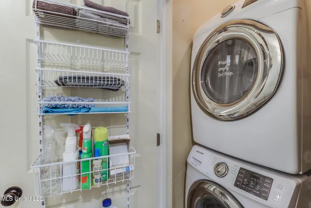 $2,000 | 699 Dunbar Avenue, Unit 303, Bay St. Louis, MS 39520