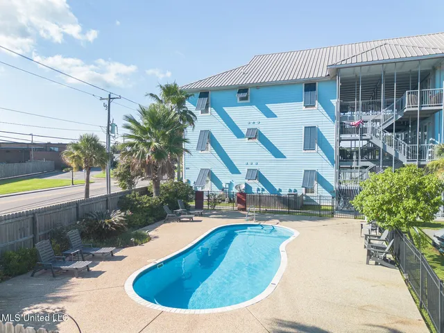 $2,000 | 699 Dunbar Avenue, Unit 303, Bay St. Louis, MS 39520