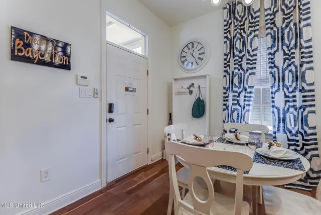 $2,000 | 699 Dunbar Avenue, Unit 303, Bay St. Louis, MS 39520