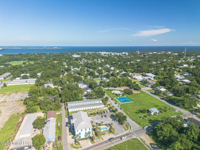 $2,000 | 699 Dunbar Avenue, Unit 303, Bay St. Louis, MS 39520