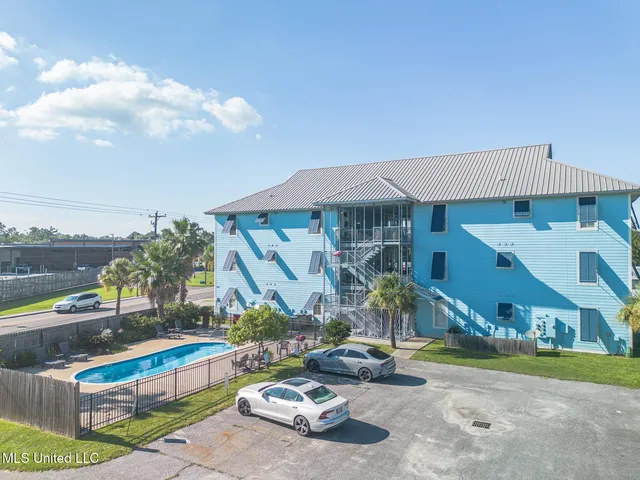 $2,000 | 699 Dunbar Avenue, Unit 303, Bay St. Louis, MS 39520