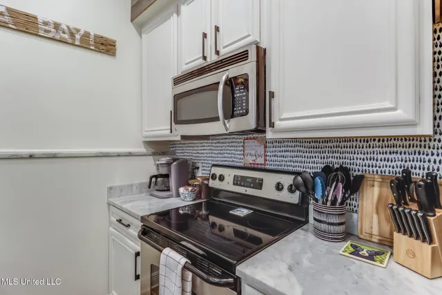 $2,000 | 699 Dunbar Avenue, Unit 303, Bay St. Louis, MS 39520