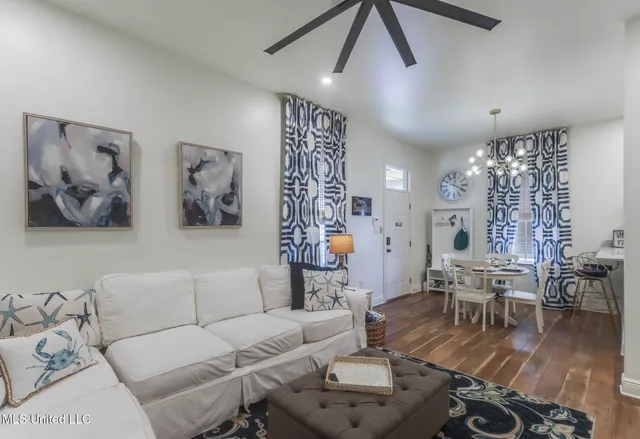 $2,000 | 699 Dunbar Avenue, Unit 303, Bay St. Louis, MS 39520