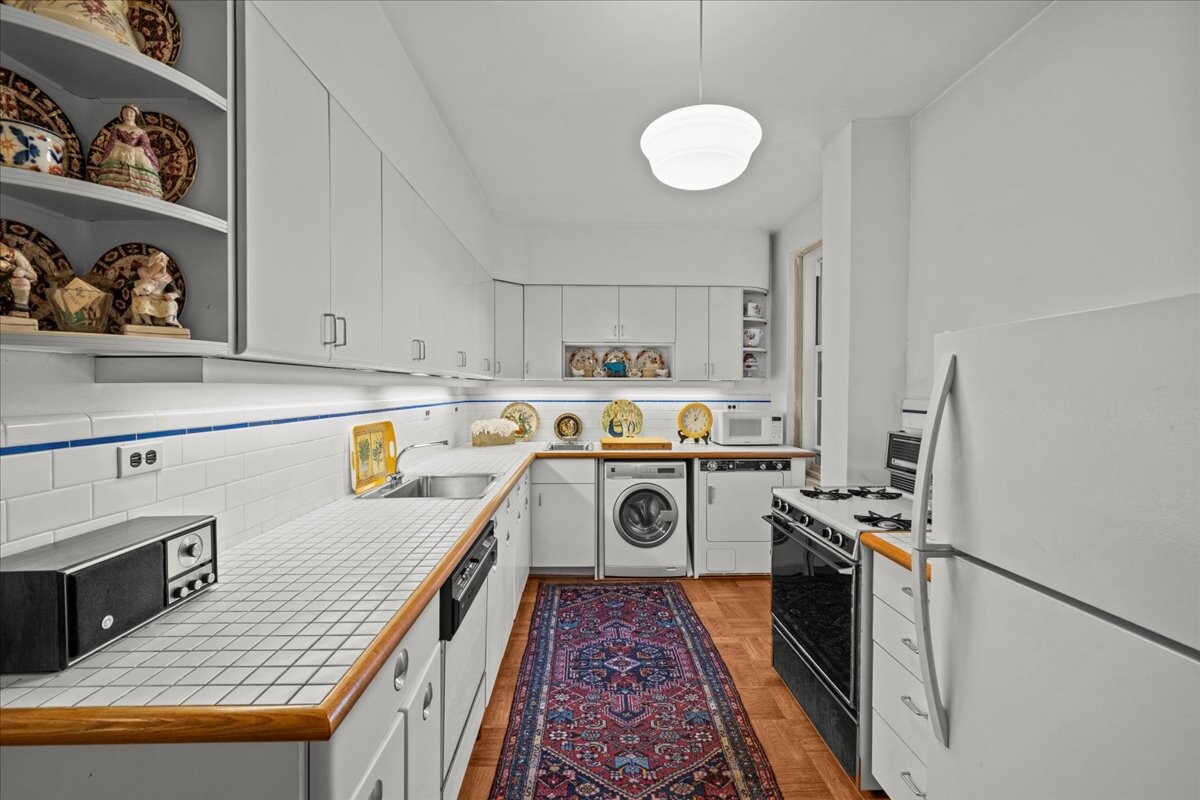 525 West 238th Street, Unit 2B Bronx, NY 10463 - Photo 11 of 31 a kitchen with a refrigerator a stove and wooden floor