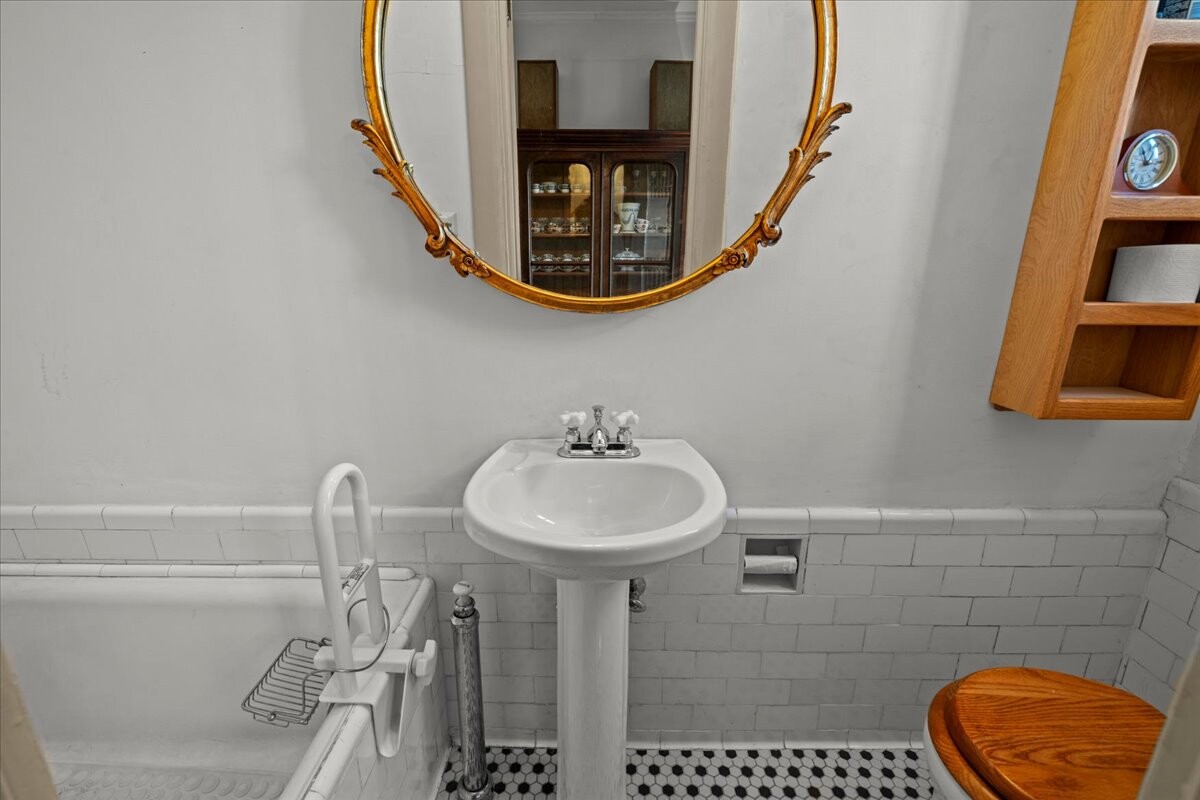 525 West 238th Street, Unit 2B Bronx, NY 10463 - Photo 21 of 31 a bathroom with a sink a mirror and a toilet