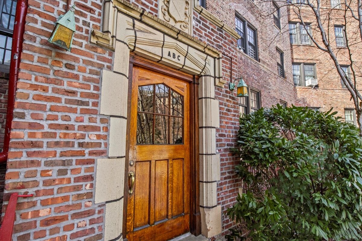 525 West 238th Street, Unit 2B Bronx, NY 10463 - Photo 23 of 31 a front view of a building