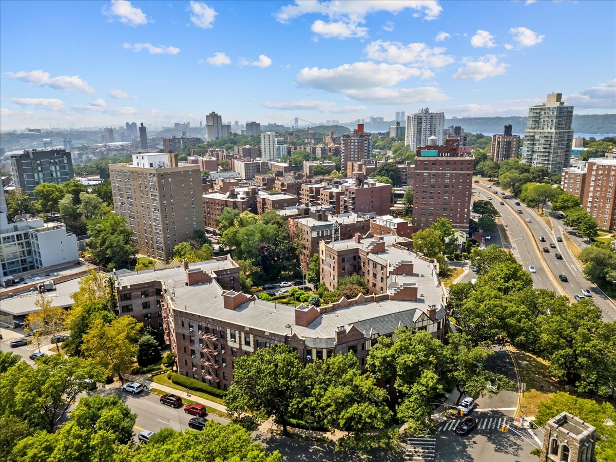 525 West 238th Street, Unit 2B Bronx, NY 10463 - Photo 28 of 31 a view of a city