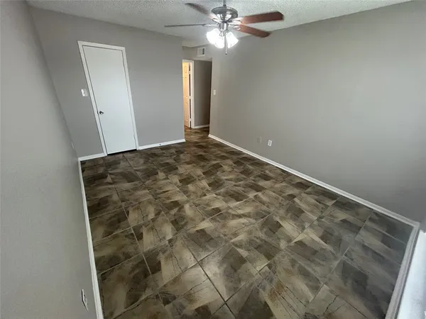 $125,000 | 250 El Dorado Boulevard, Unit 104, Webster, TX 77598