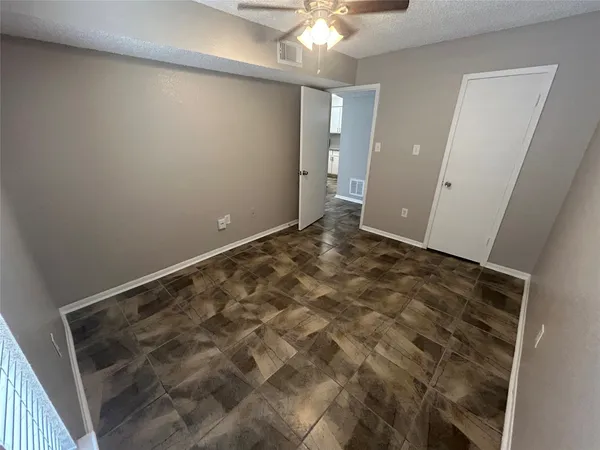 $125,000 | 250 El Dorado Boulevard, Unit 104, Webster, TX 77598