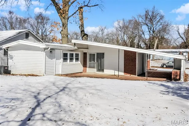 $1,470 | 8412 Chalons Court, St. Louis, MO 63134