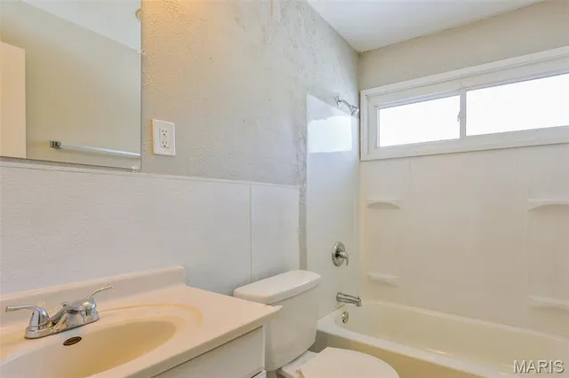 $1,470 | 8412 Chalons Court, St. Louis, MO 63134