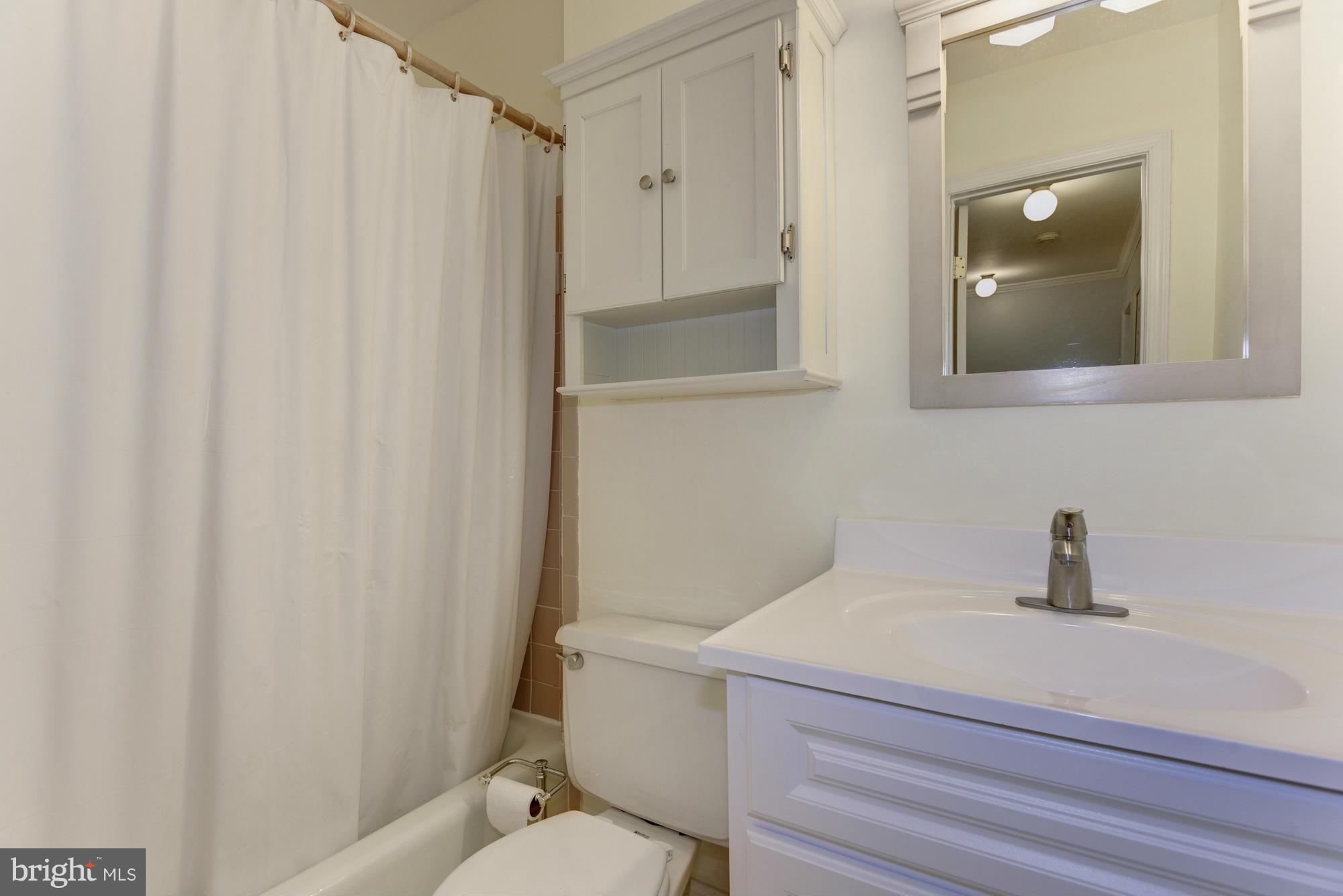 11065 Saffold Way Reston, VA 20190 - Photo 22 of 30 Upper Level Hall Bath