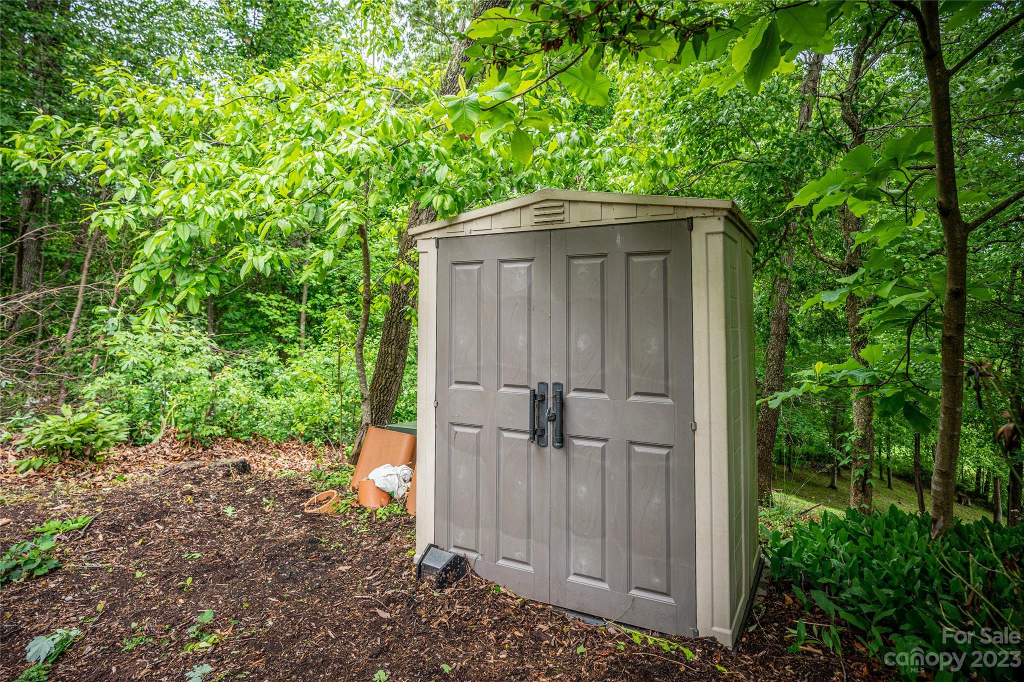 193 Eagle Ridge Clyde, NC 28721 - Photo 39 of 48 a backyard of a house with wooden fence