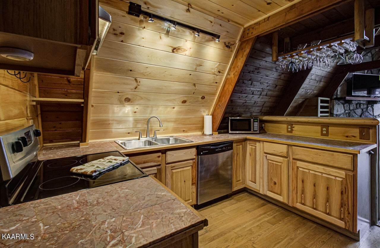 229 Bruce Road Gatlinburg, TN 37738 - Photo 13 of 40 IMG_7351LR