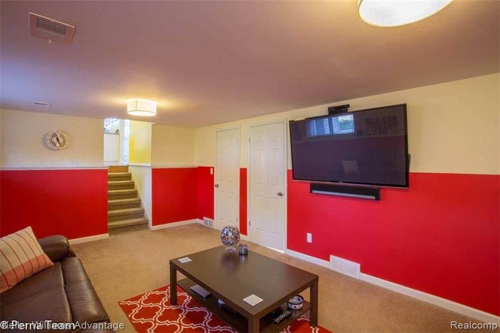 22359 Inkster Road Farmington Hills, MI 48336 - Photo 17 of 27