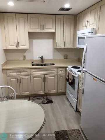 $1,750 | 850 Southwest 133rd Terrace, Unit B406, Pembroke Pines, FL 33027