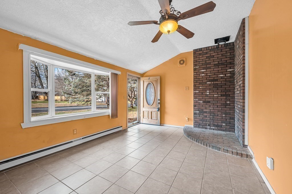 51 Coral Road Springfield, MA 01118 - Photo 3 of 38