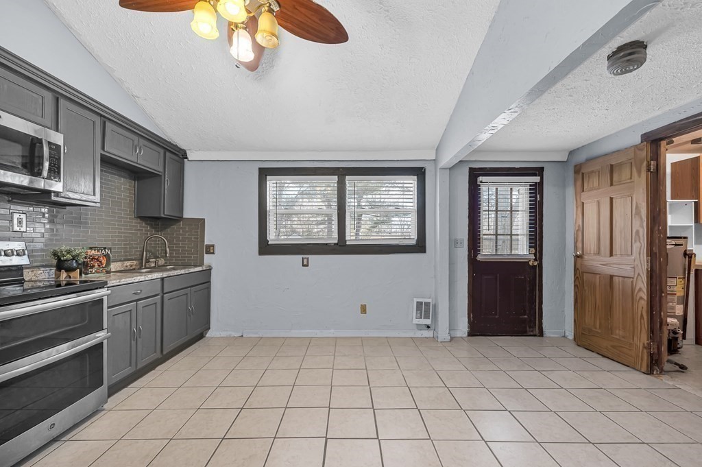 51 Coral Road Springfield, MA 01118 - Photo 10 of 38