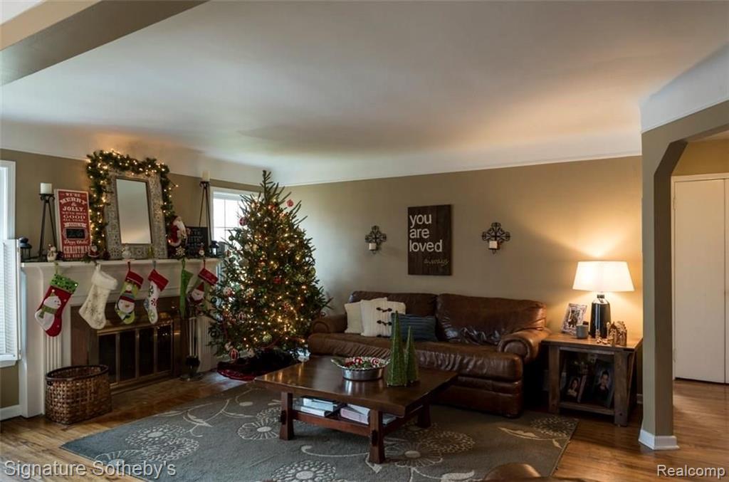 2738 Manchester Road Birmingham, MI 48009 - Photo 2 of 27