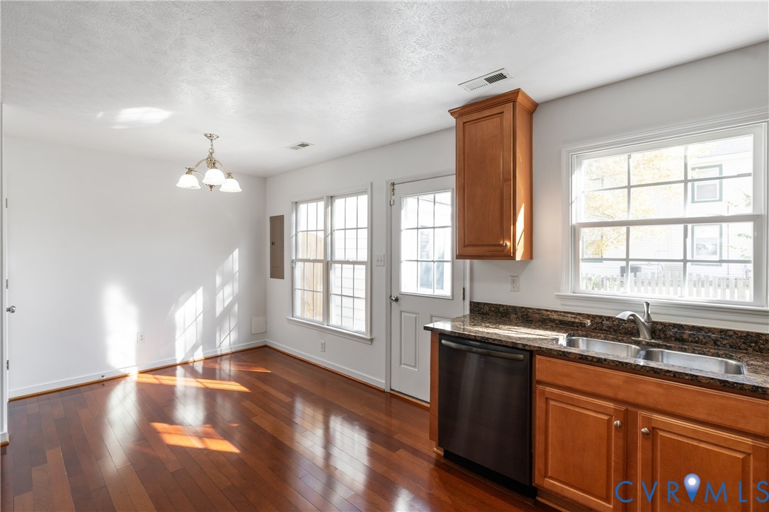 311 Robinson Street, Unit 2 Ashland, VA 23005 - Photo 5 of 22