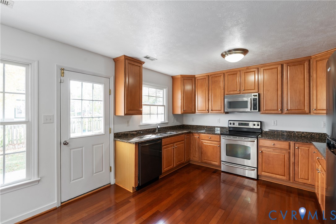 311 Robinson Street, Unit 2 Ashland, VA 23005 - Photo 7 of 22