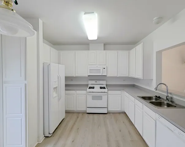 $255,000 | 442 New Haven Drive, Unit 442, Cary, IL 60013