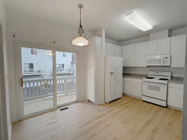 $255,000 | 442 New Haven Drive, Unit 442, Cary, IL 60013