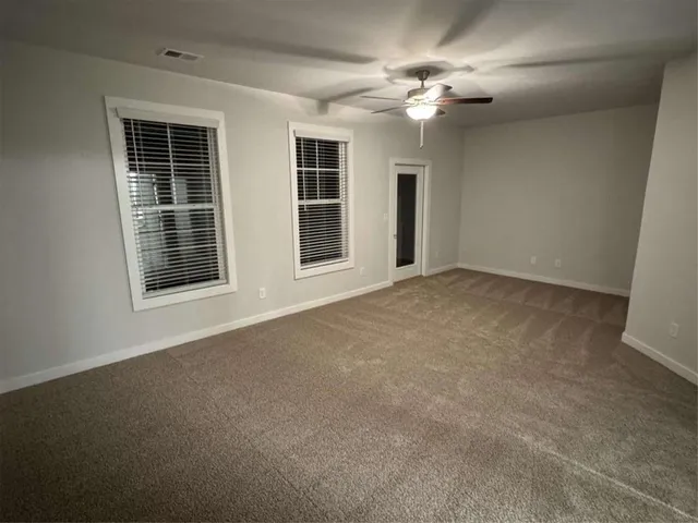 a view of empty room with ceiling fan