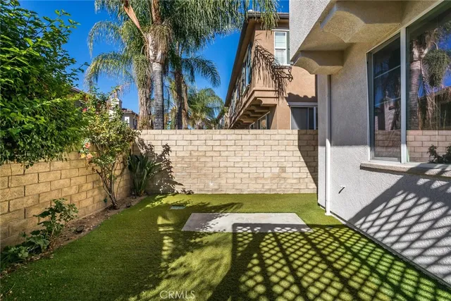 a view of a chairs and table in backyard