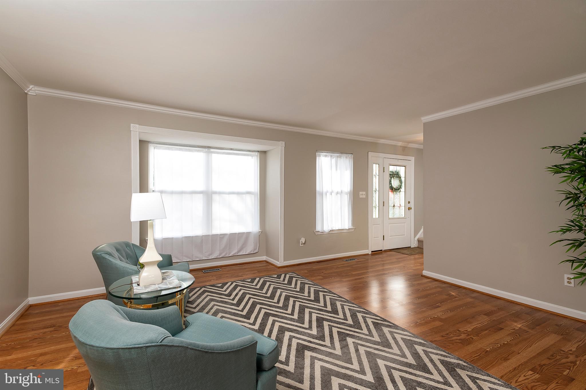 38 Winehurst Road Baltimore, MD 21228 - Photo 3 of 35 Living Room