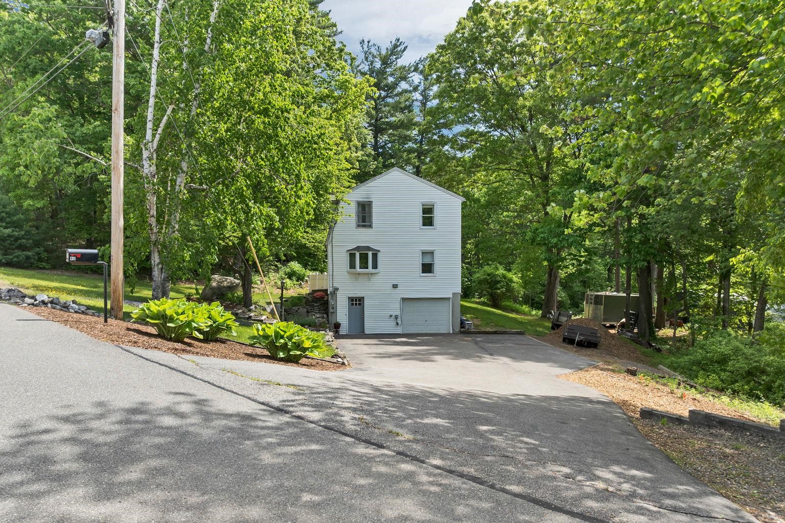 40 Sheldon Road Derry, NH 03038 - Photo 3 of 50