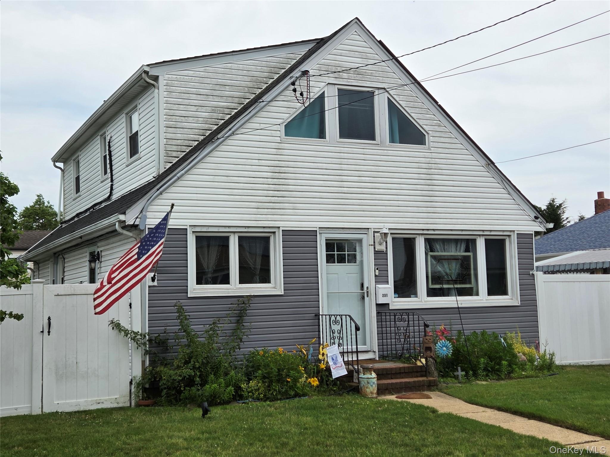 231 East Hampton Road Lindenhurst, NY 11757 - Photo 2 of 3
