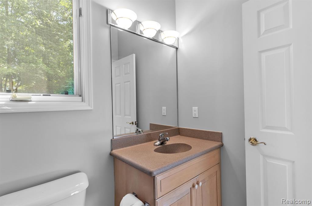 1691 Spring Creek Drive Rochester Hills, MI 48306 - Photo 31 of 78
