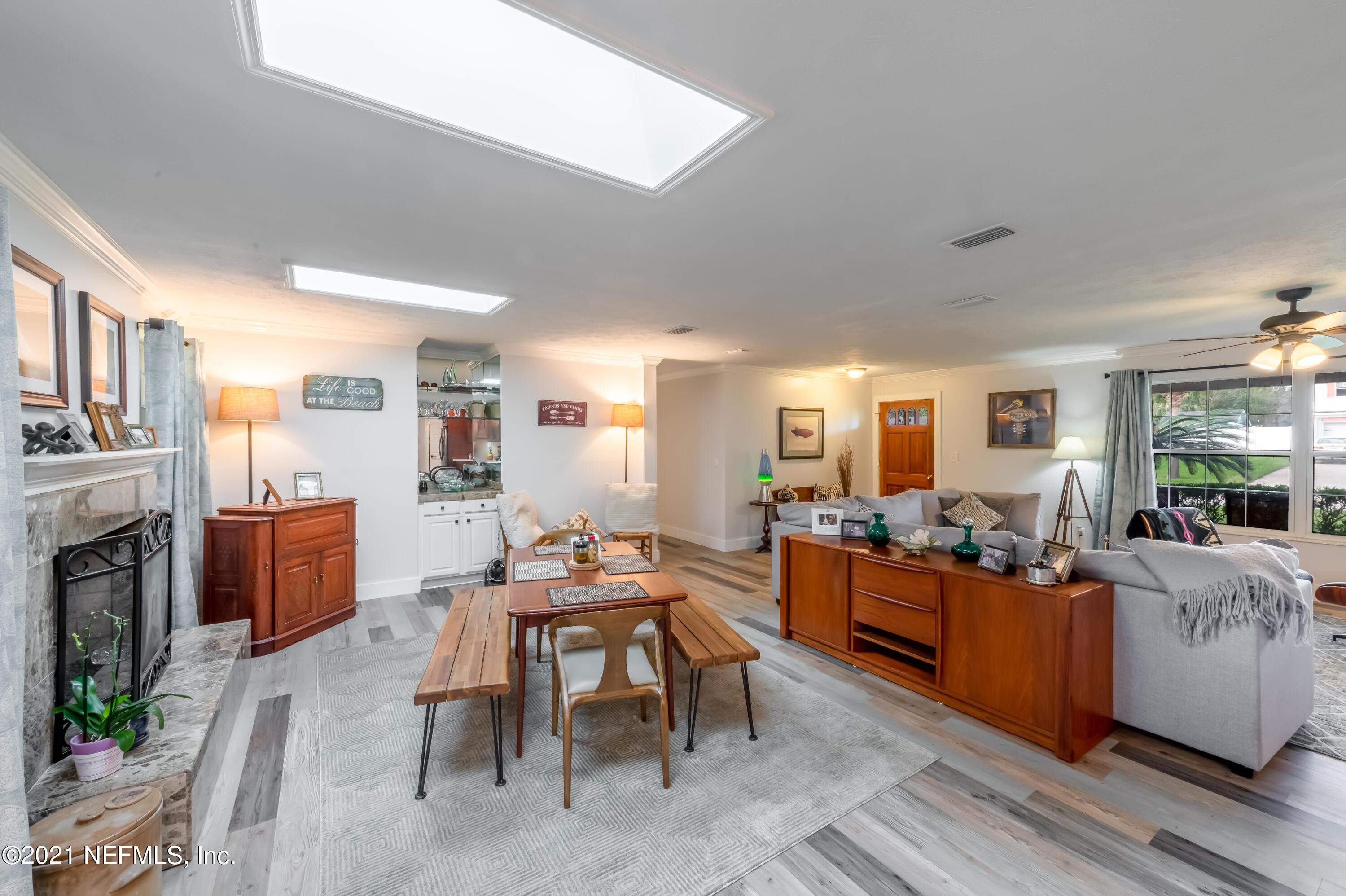 2 Fairway Road Jacksonville Beach, FL 32250 - Photo 7 of 26 Dining / Living