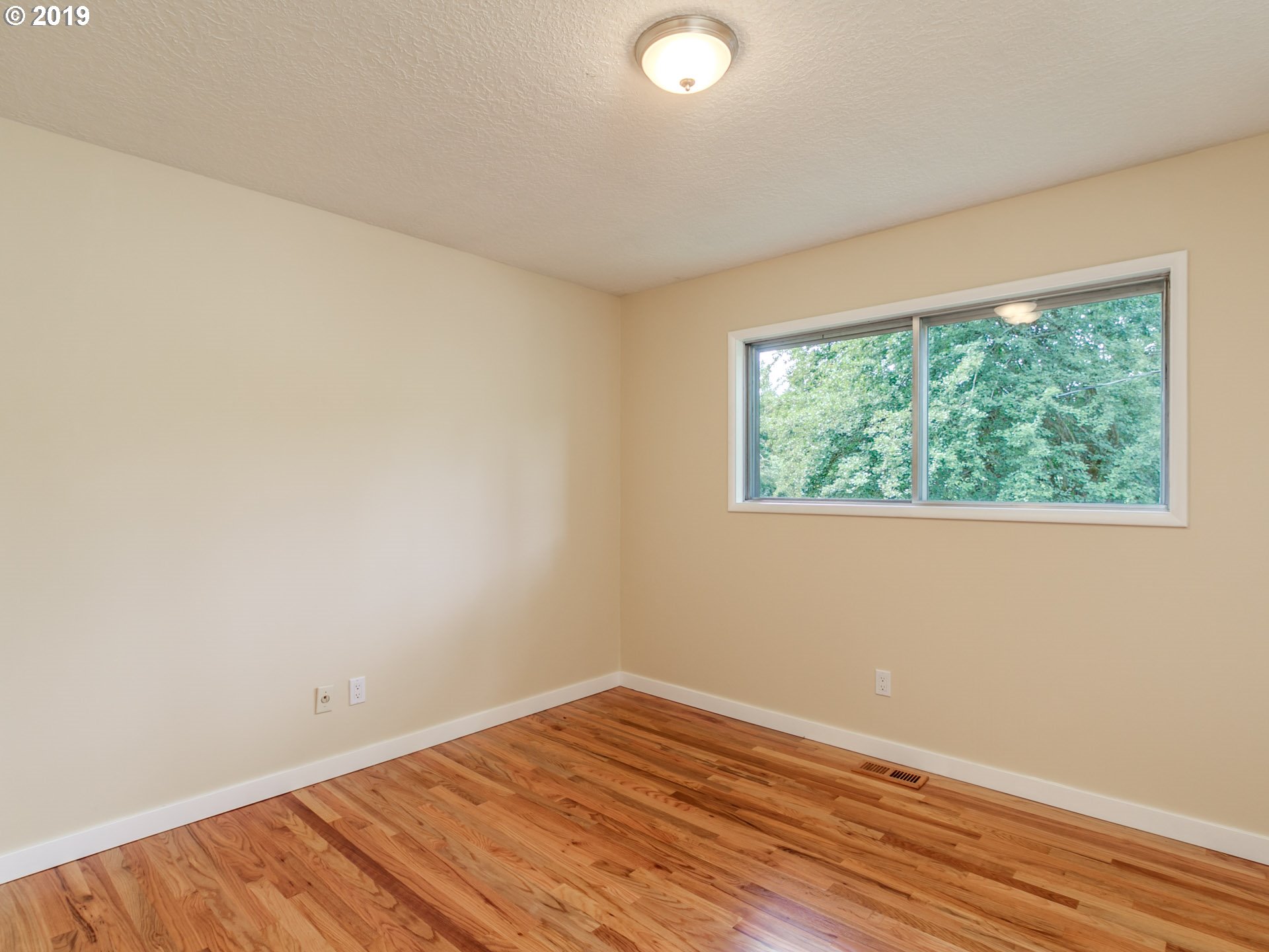 7352 Southwest Nevada Terrace Portland, OR 97219 - Photo 19 of 30 Bedroom, Primary
