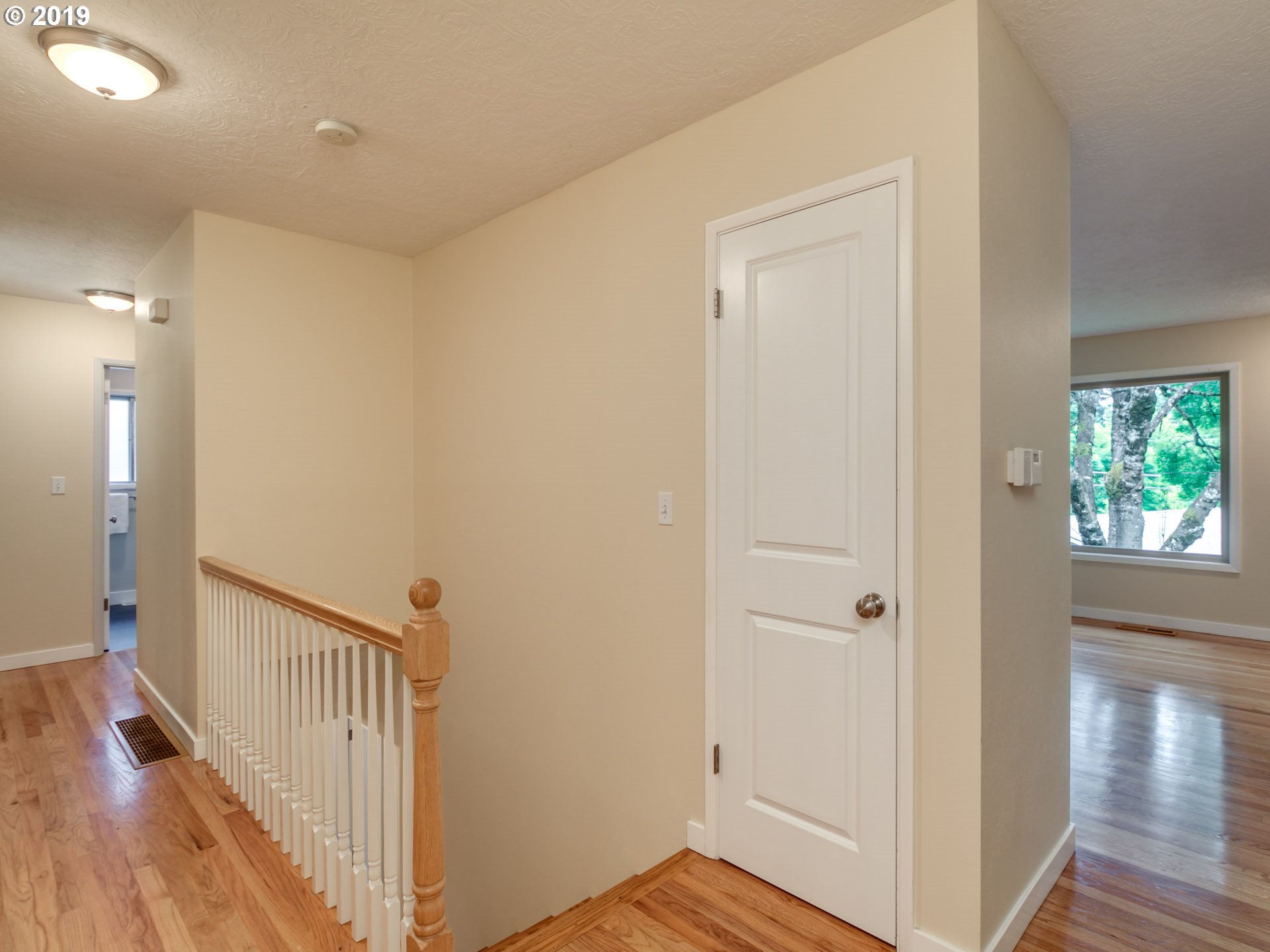 7352 Southwest Nevada Terrace Portland, OR 97219 - Photo 4 of 30 Entrance/Foyer