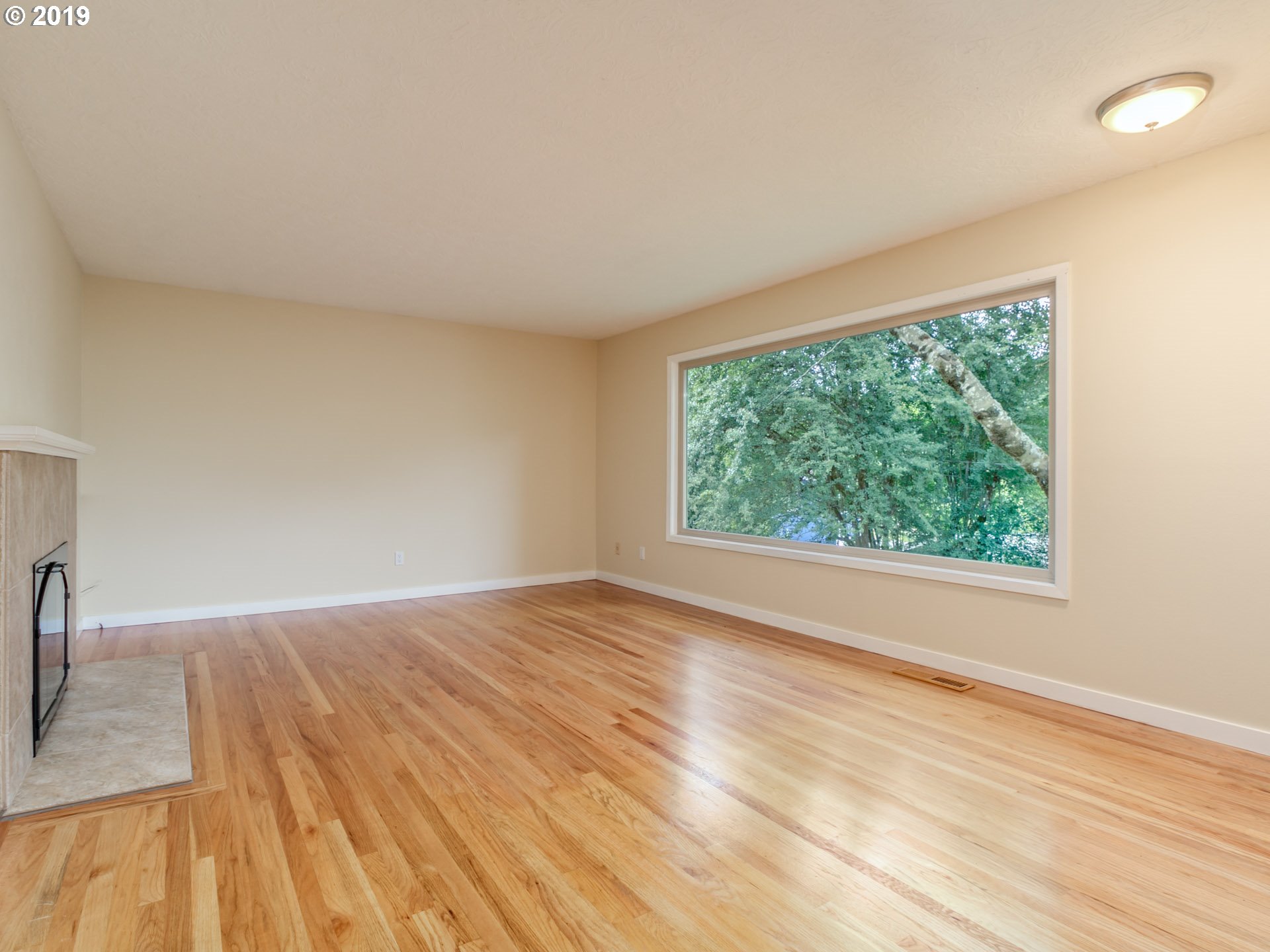 7352 Southwest Nevada Terrace Portland, OR 97219 - Photo 5 of 30 Living Room
