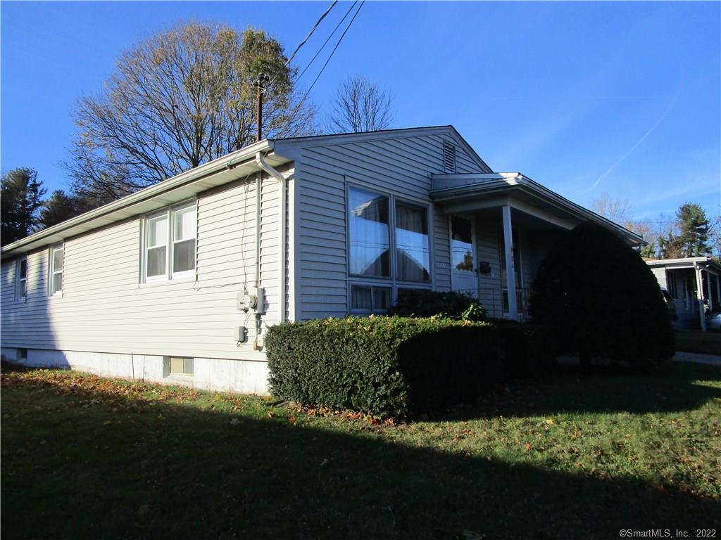 a view of a house with a yard