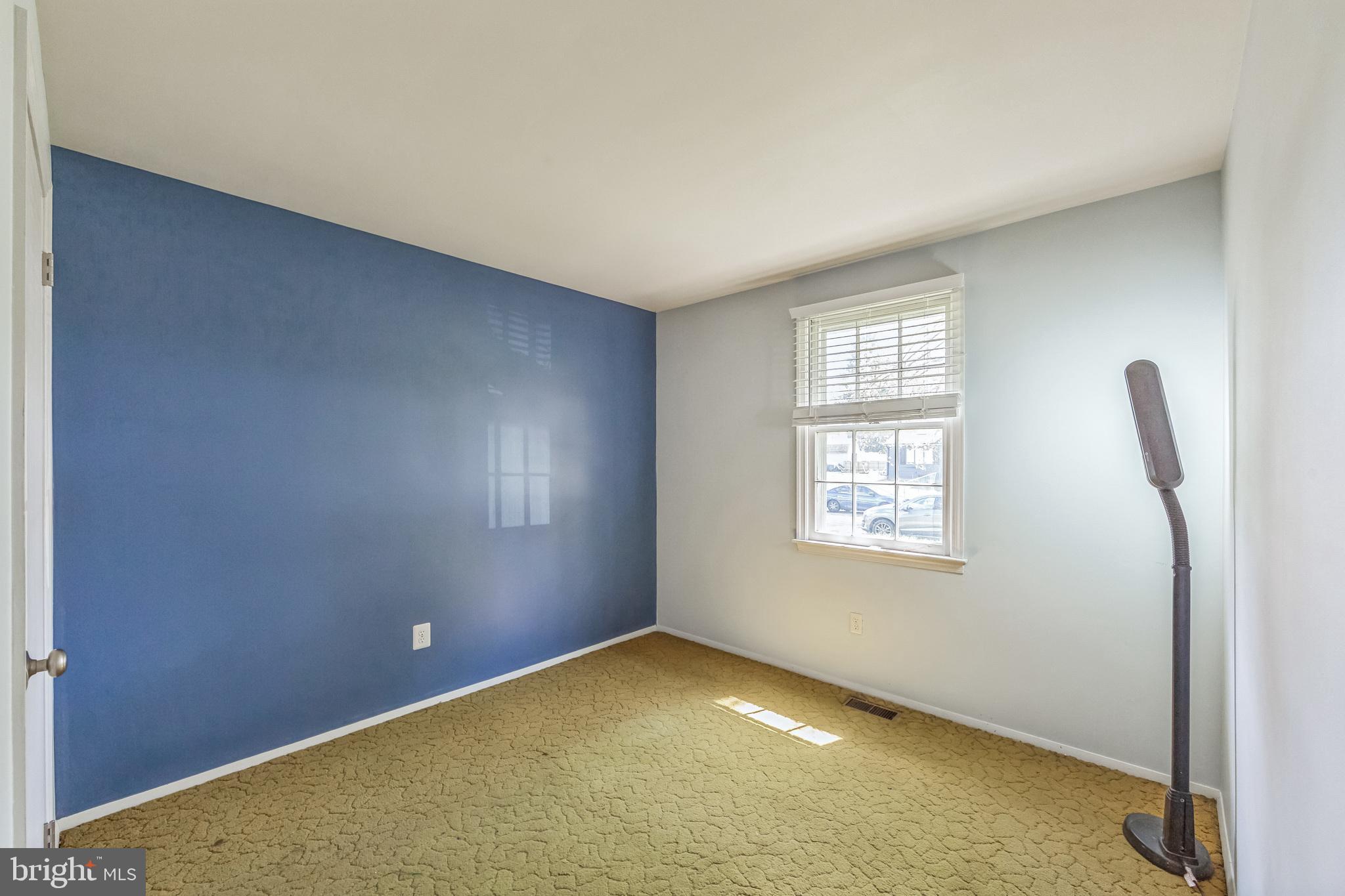 150 Red Stone Ridge Delran, NJ 08075 - Photo 23 of 28 an empty room with windows