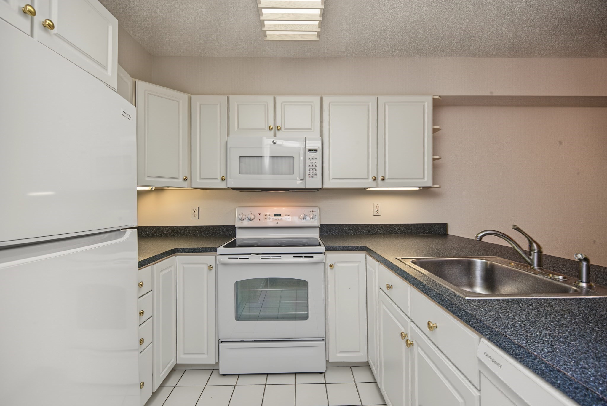 9 Canvasback Way, Unit 9 Walpole, MA 02081 - Photo 16 of 42 Gallery Image 16