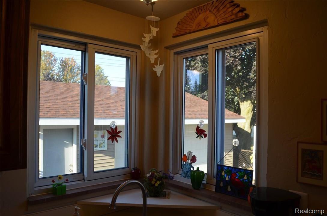 964 Juneau Road Ypsilanti, MI 48198 - Photo 5 of 39 5.JPG