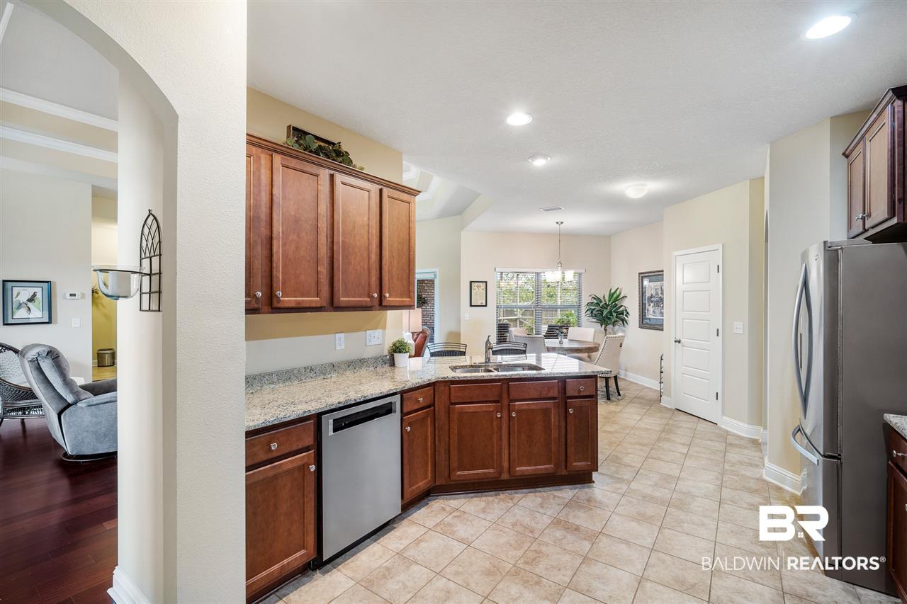 9230 Appache Lane Daphne, AL 36526 - Photo 12 of 41 Kitchen