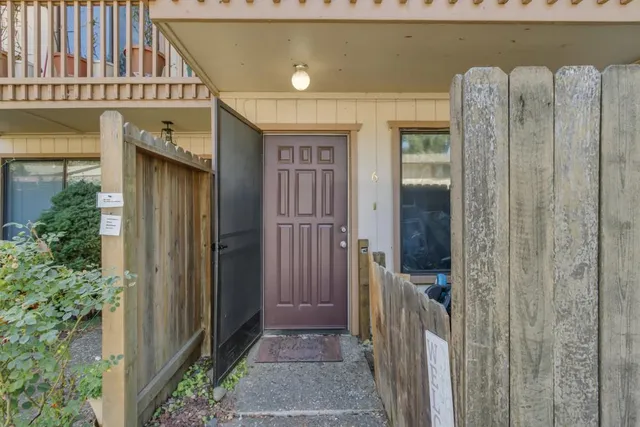 a view of entryway with a hallway