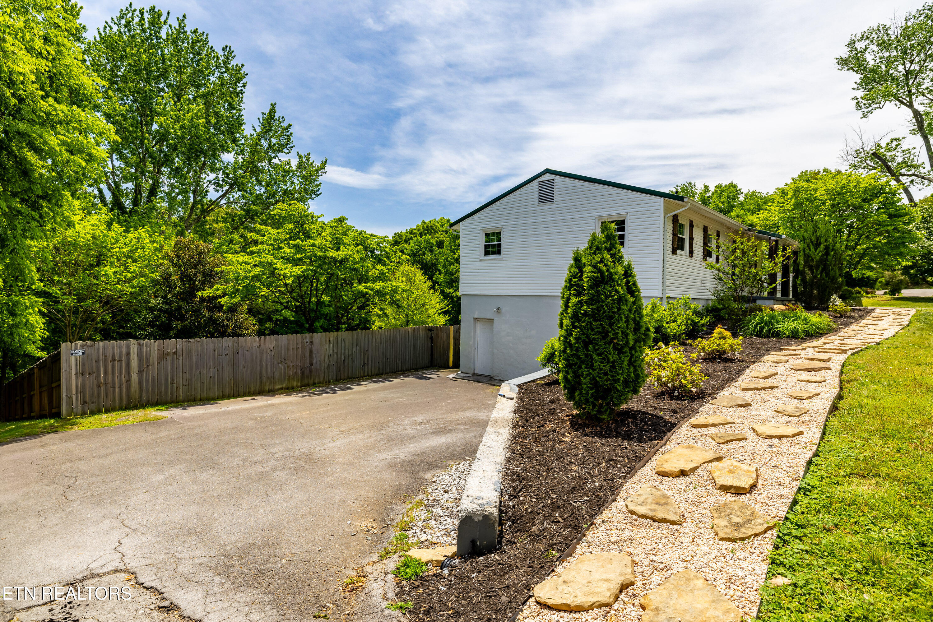 7720 Nubbin Ridge Road Southwest Knoxville, TN 37919 - Photo 16 of 40 7720NubbinRidgeDr-48