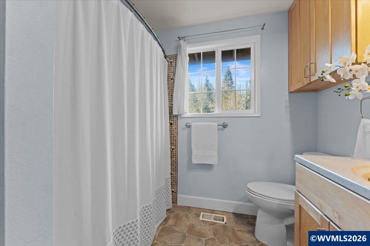 6786 Rochester Street Northeast Salem, OR 97305 - Photo 13 of 44 Gallery Image 13