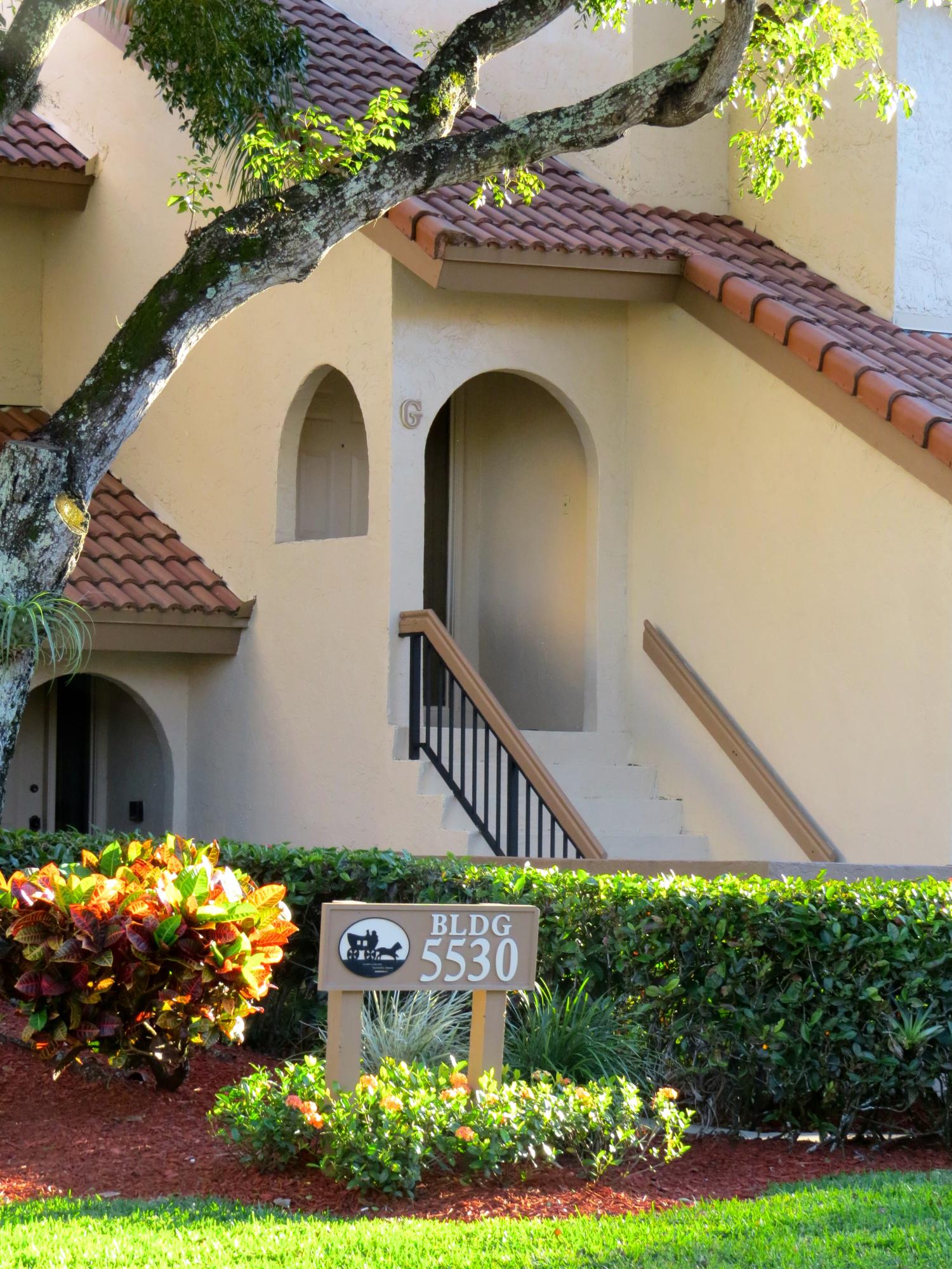 5530 Coach House Circle, Unit G Boca Raton, FL 33486 - Photo 33 of 41 Building Entrance