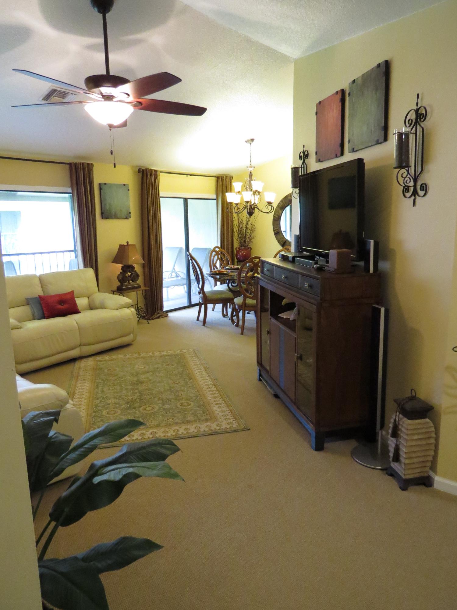 5530 Coach House Circle, Unit G Boca Raton, FL 33486 - Photo 8 of 41 Liv Room