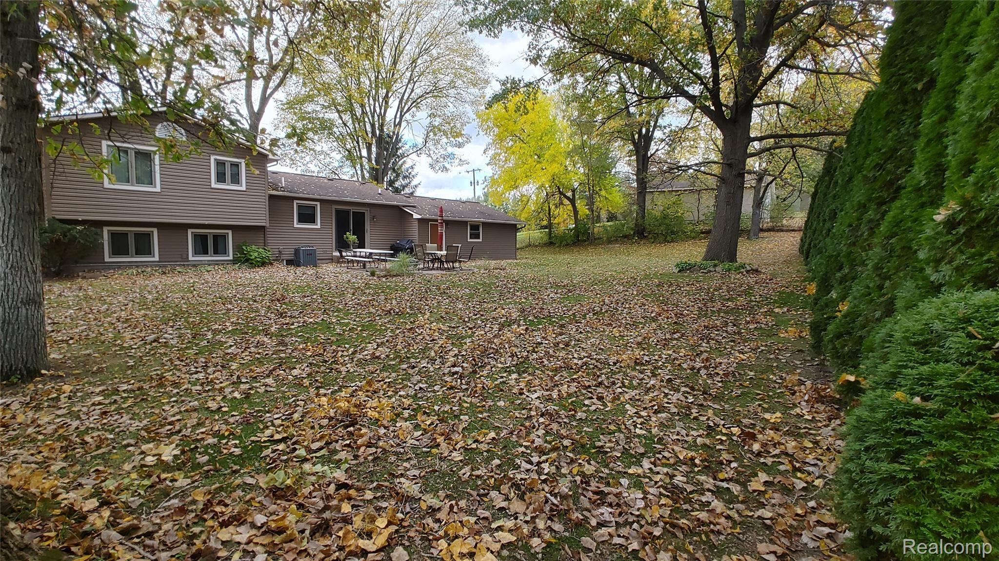 10498 Carmer Road Fenton, MI 48430 - Photo 5 of 40 1016201354c_HDR.jpg