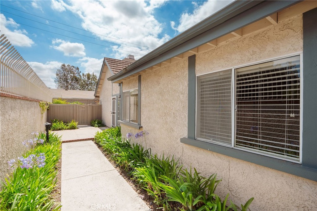 1934 Suntree Lane, Unit B Simi Valley, CA 93063 - Photo 31 of 35